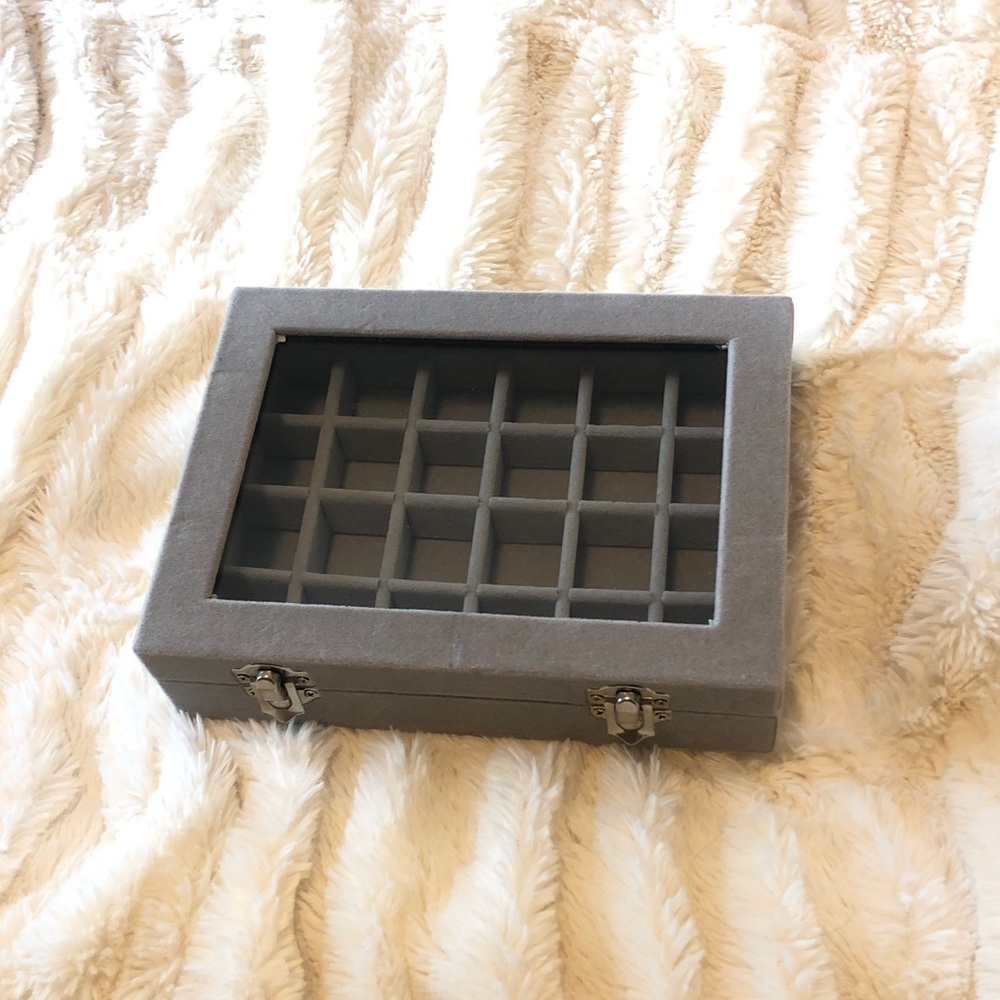 Earring storage box